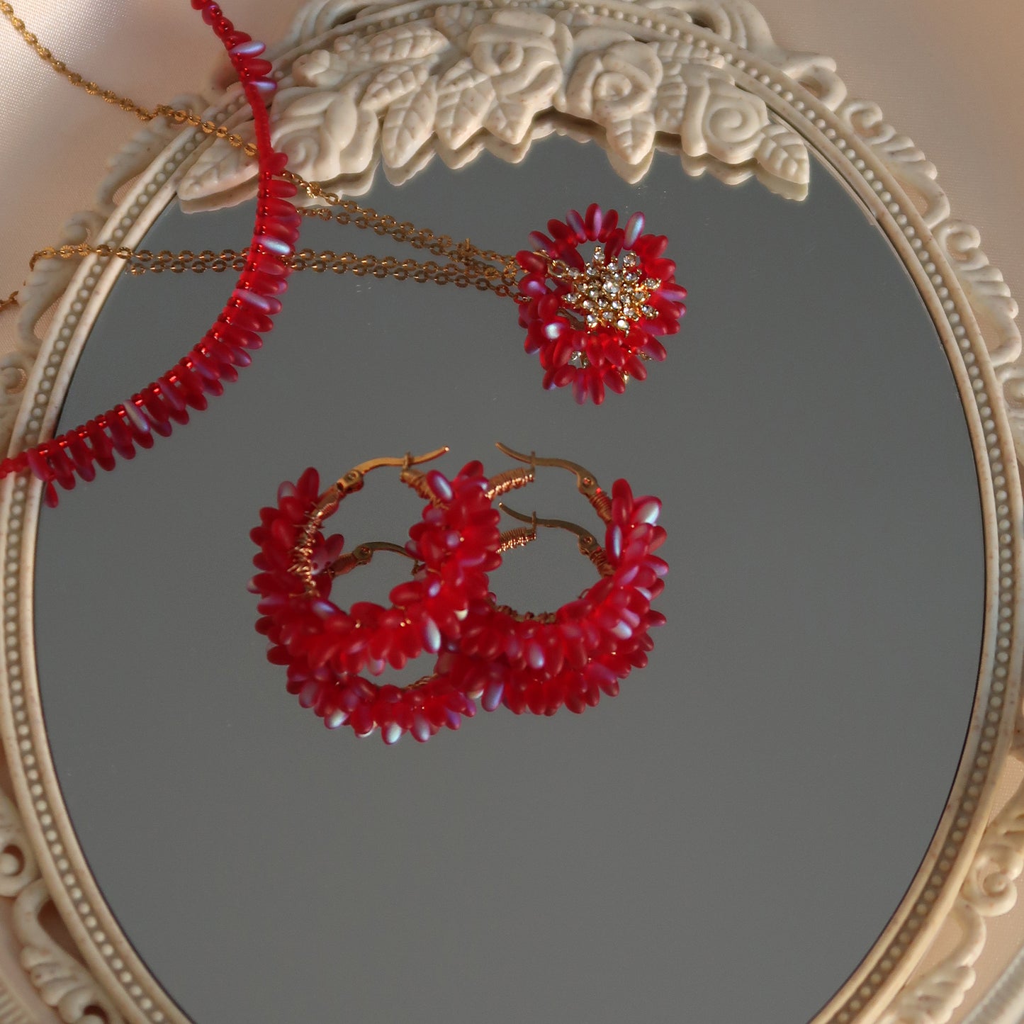 Short necklace "Red Velvet"