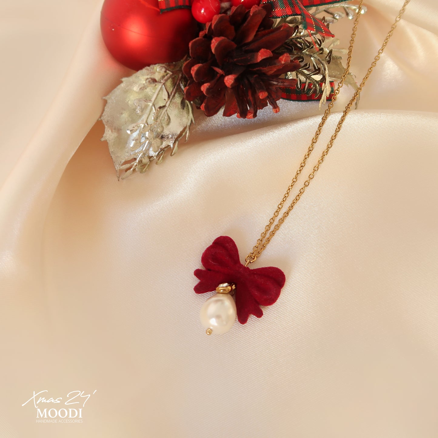 Necklace "Rebecca red ribbon"