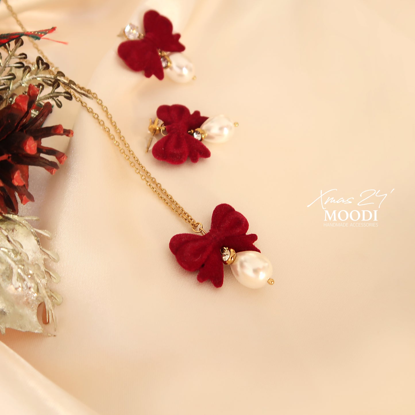 Necklace "Rebecca red ribbon"