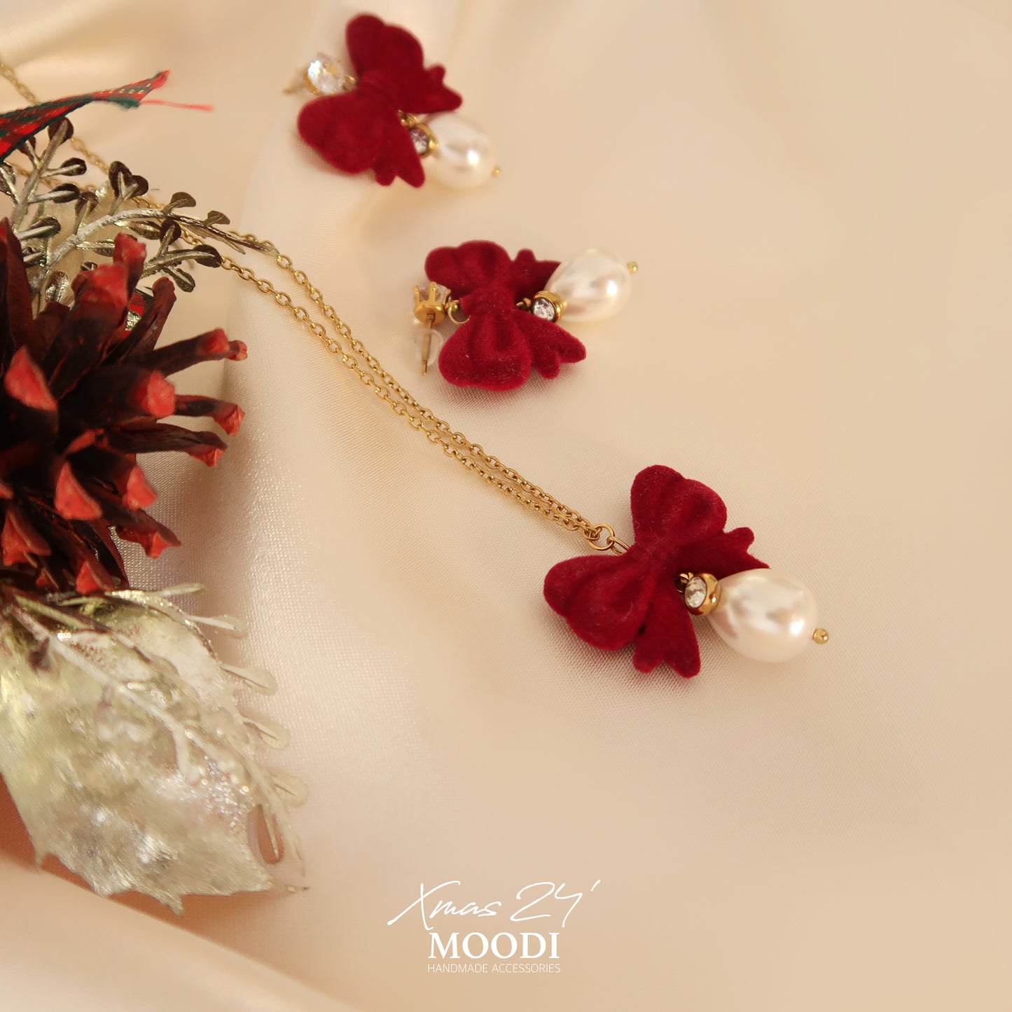 Necklace "Rebecca red ribbon"