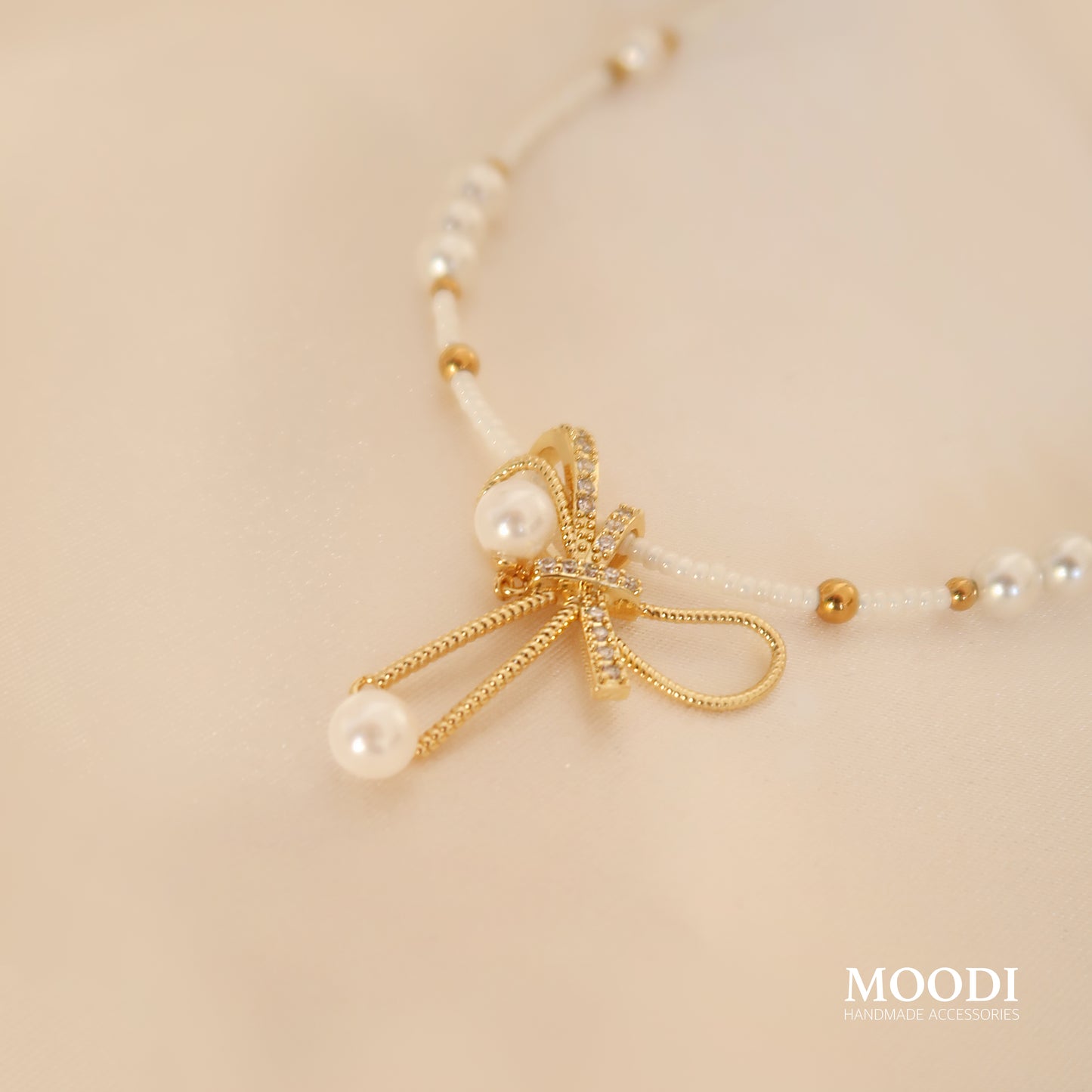 Necklace "Pearl Bow Grace"