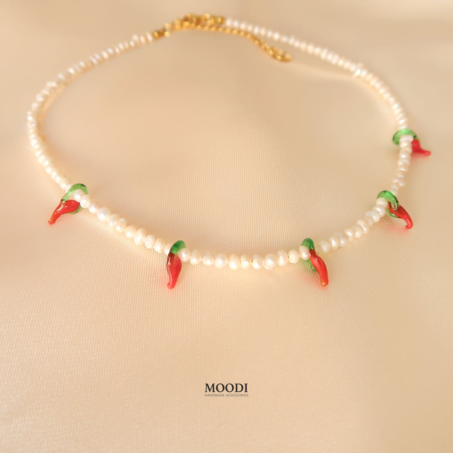 Necklace around the neck "Hot chili pearls" 