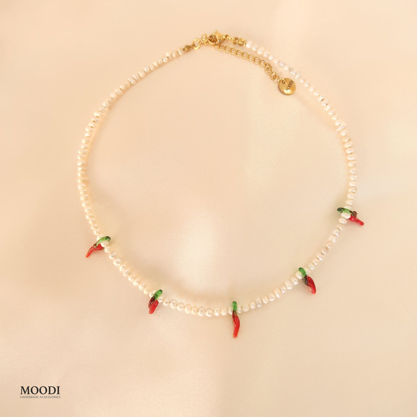 Necklace around the neck "Hot chili pearls" 