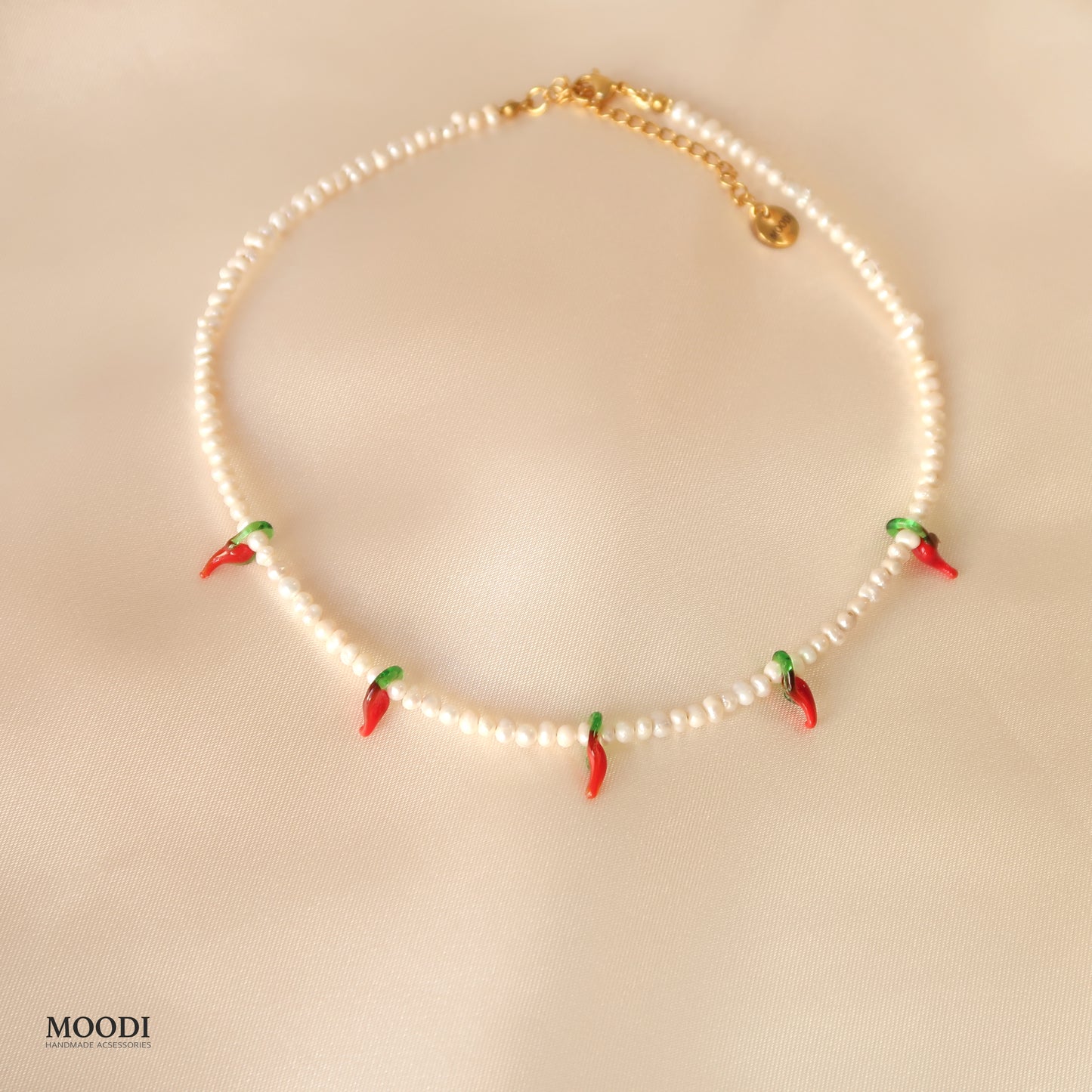 Necklace around the neck "Hot chili pearls" 