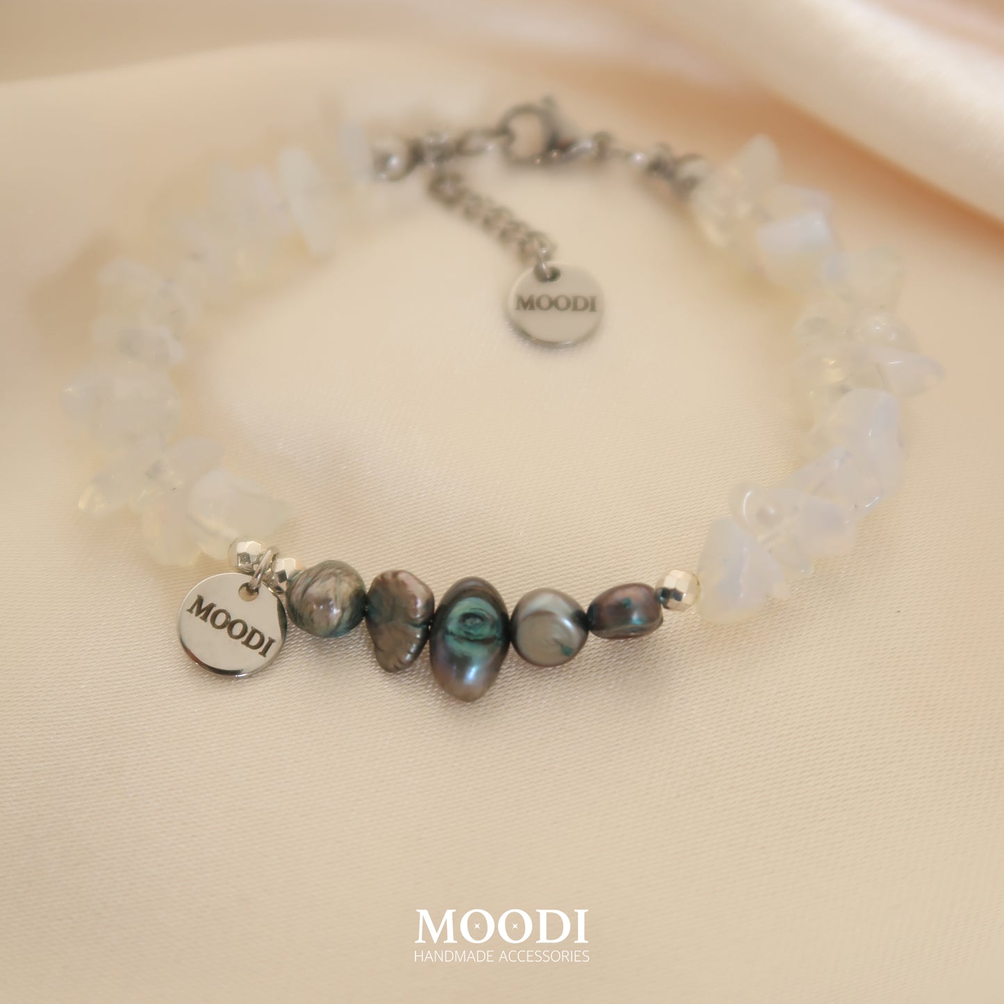 "MoonStone" bracelet with black pearls