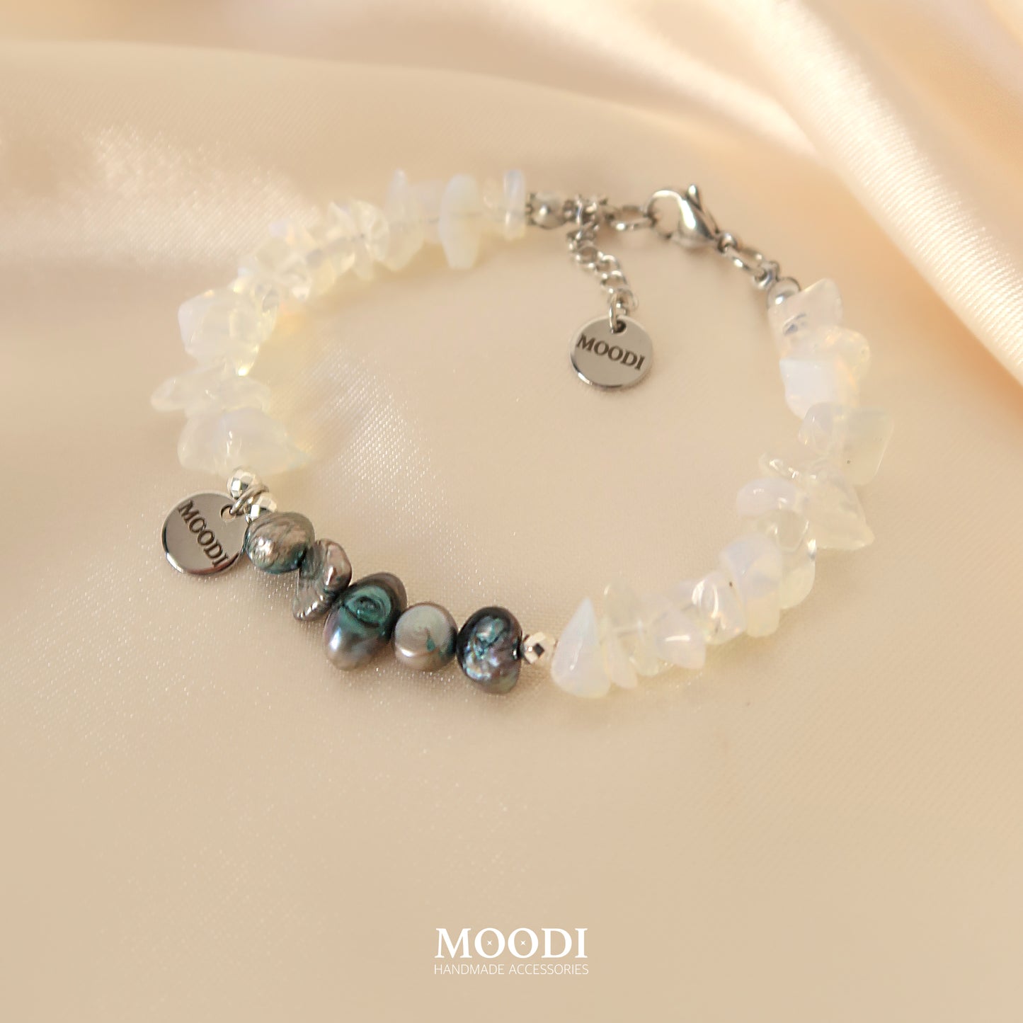 "MoonStone" bracelet with black pearls