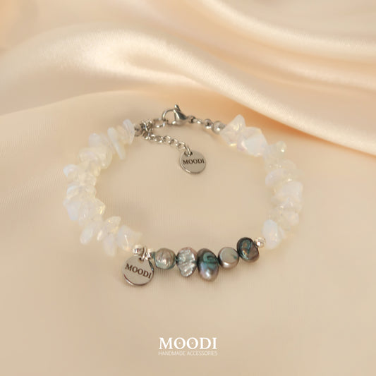 "MoonStone" bracelet with black pearls