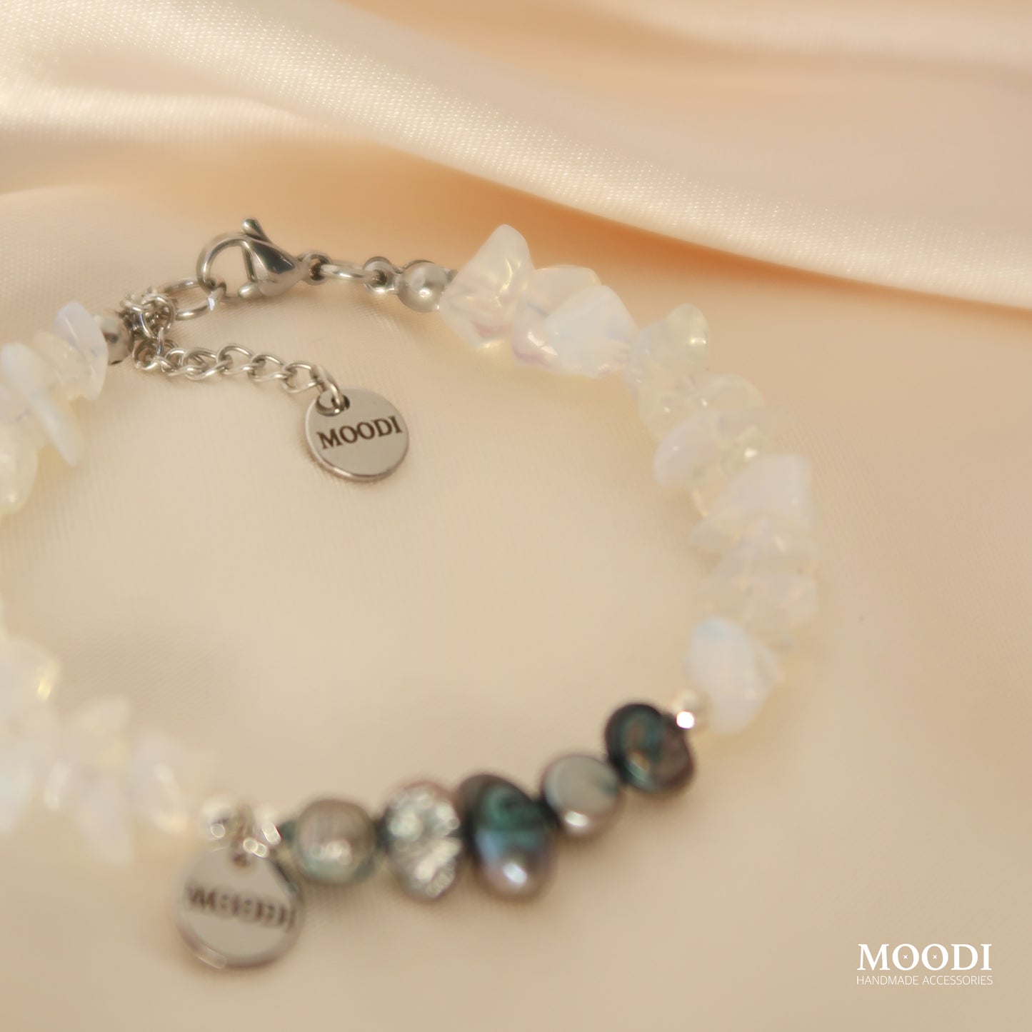 "MoonStone" bracelet with black pearls