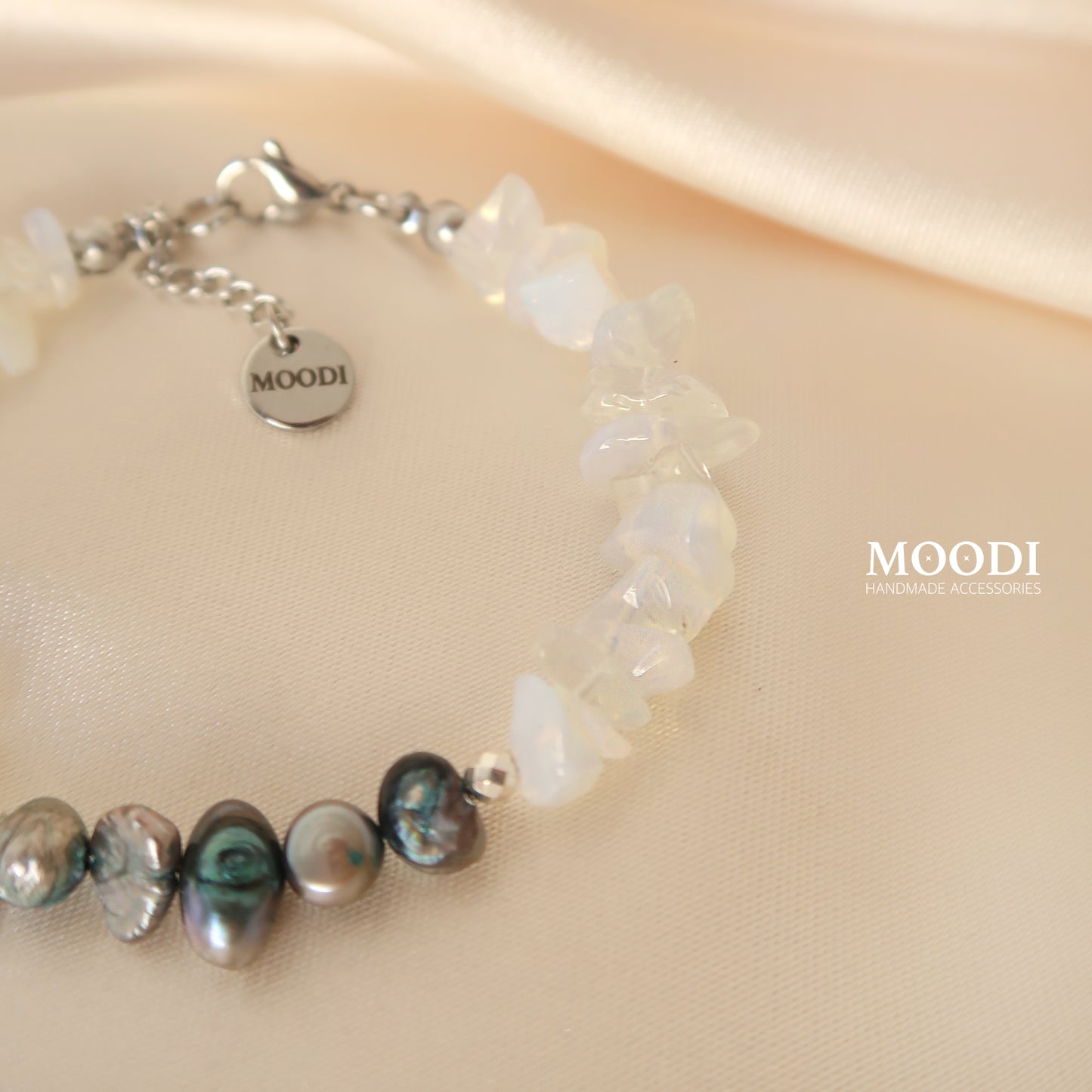 "MoonStone" bracelet with black pearls