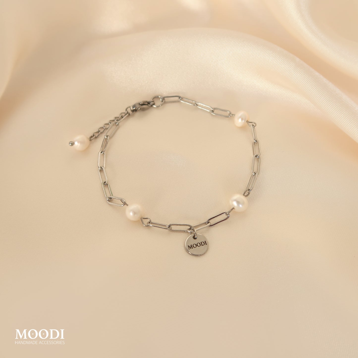 Pearls and shine bracelet