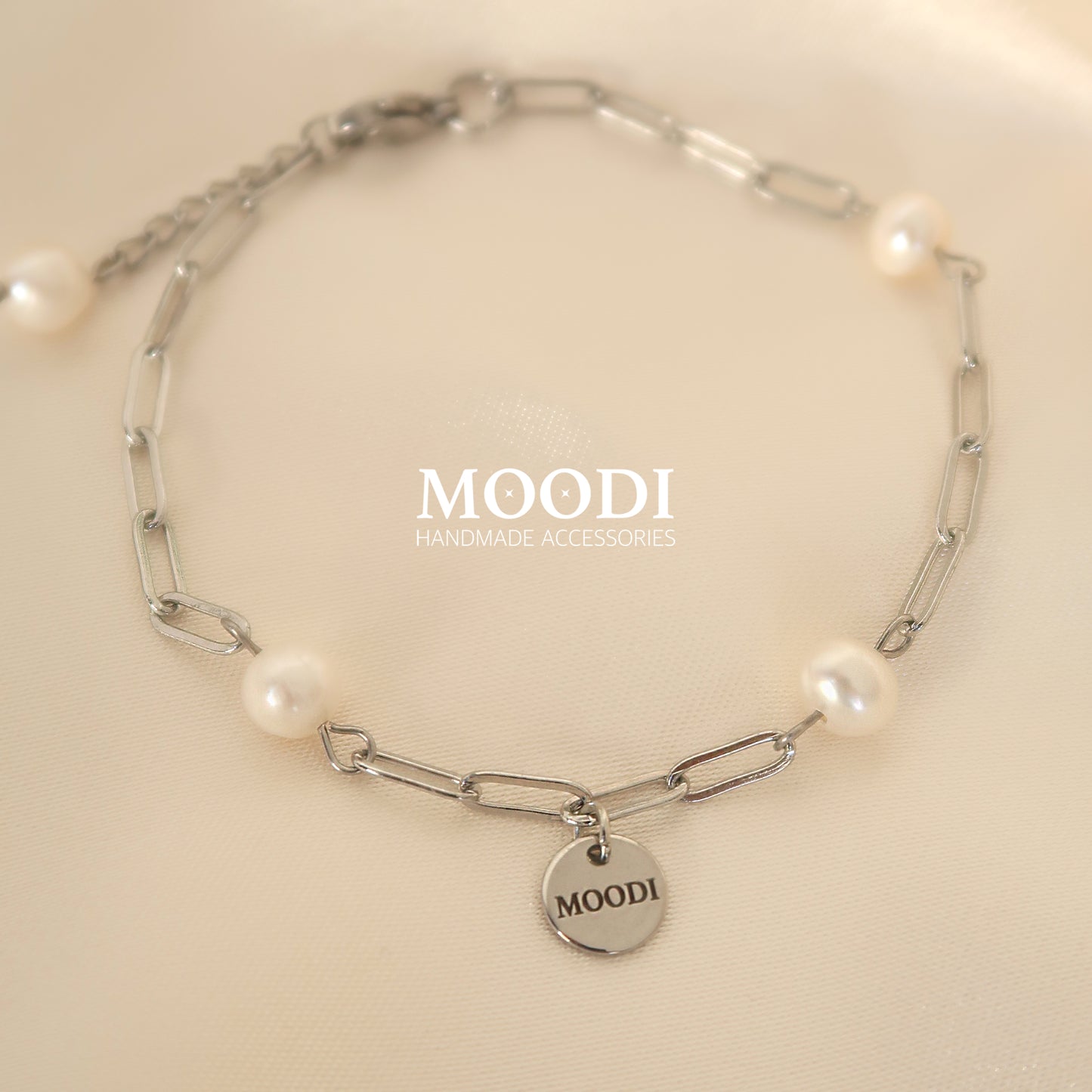 Pearls and shine bracelet