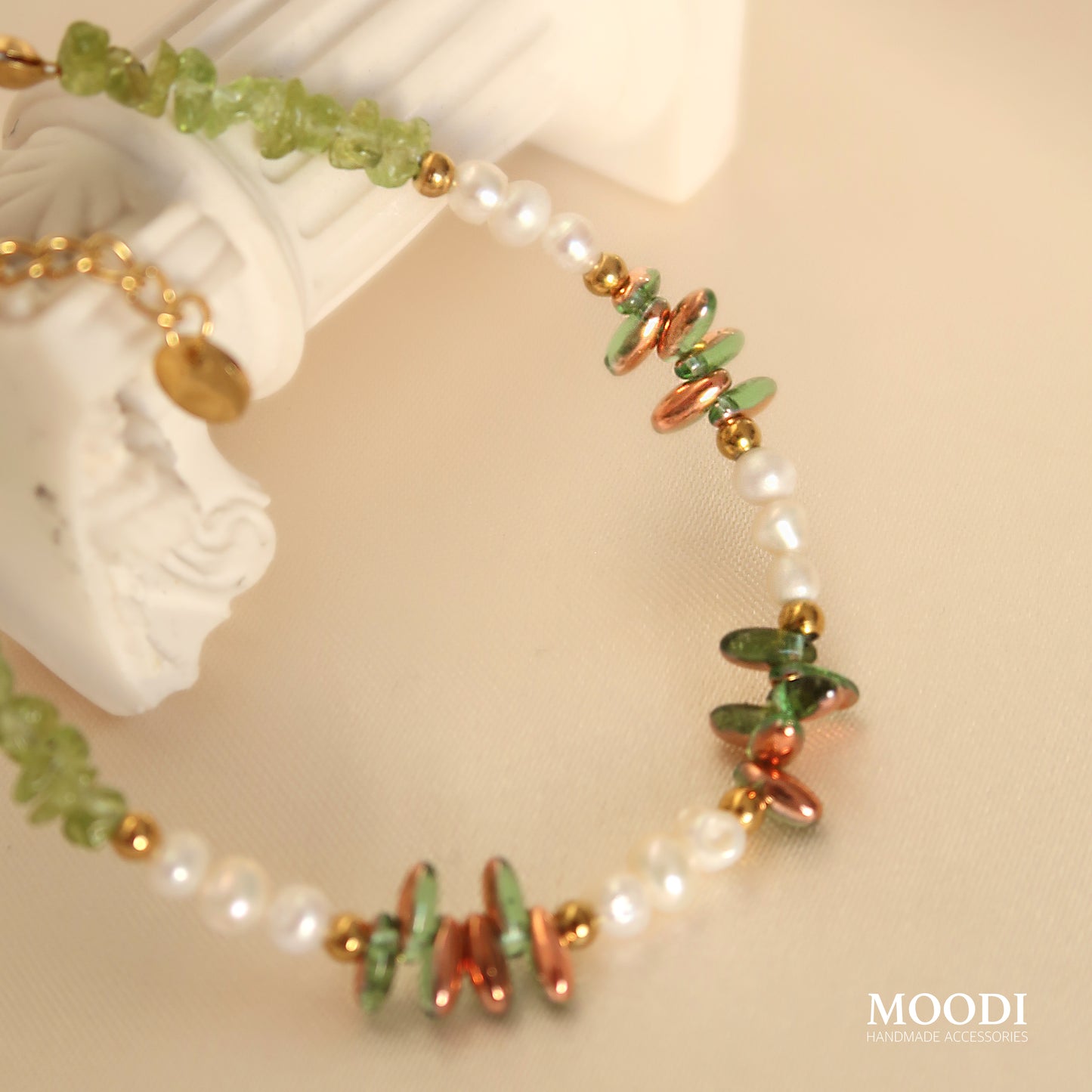 "Forest" bracelet with Prenite stones