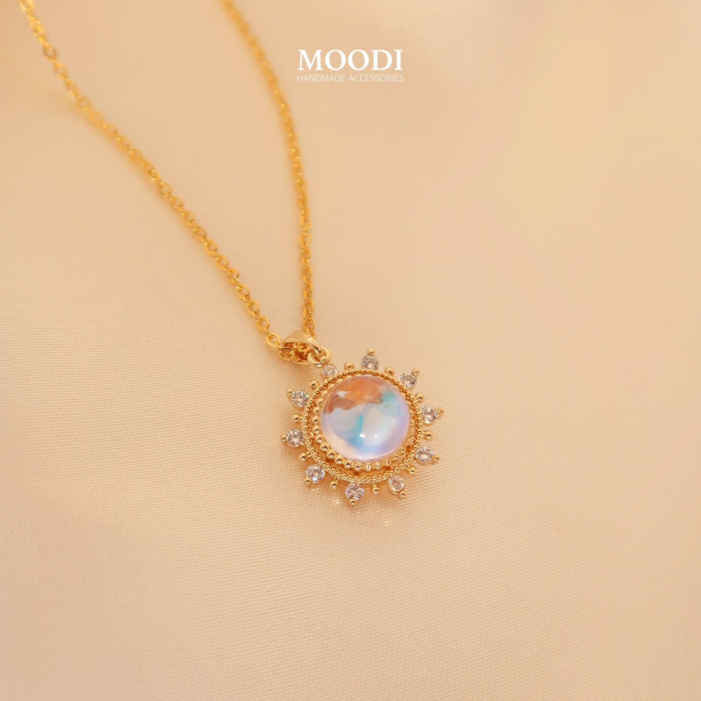 "Magic shine Globe" necklace