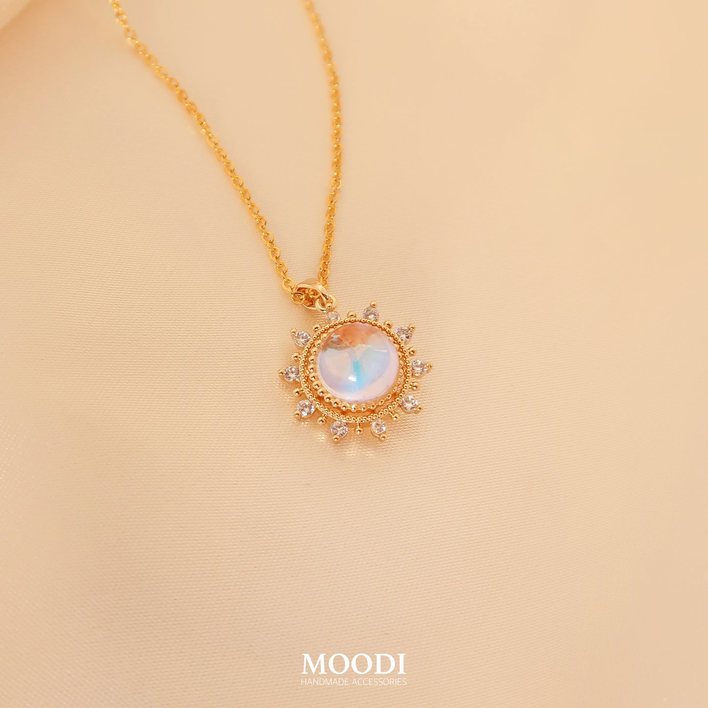 "Magic shine Globe" necklace